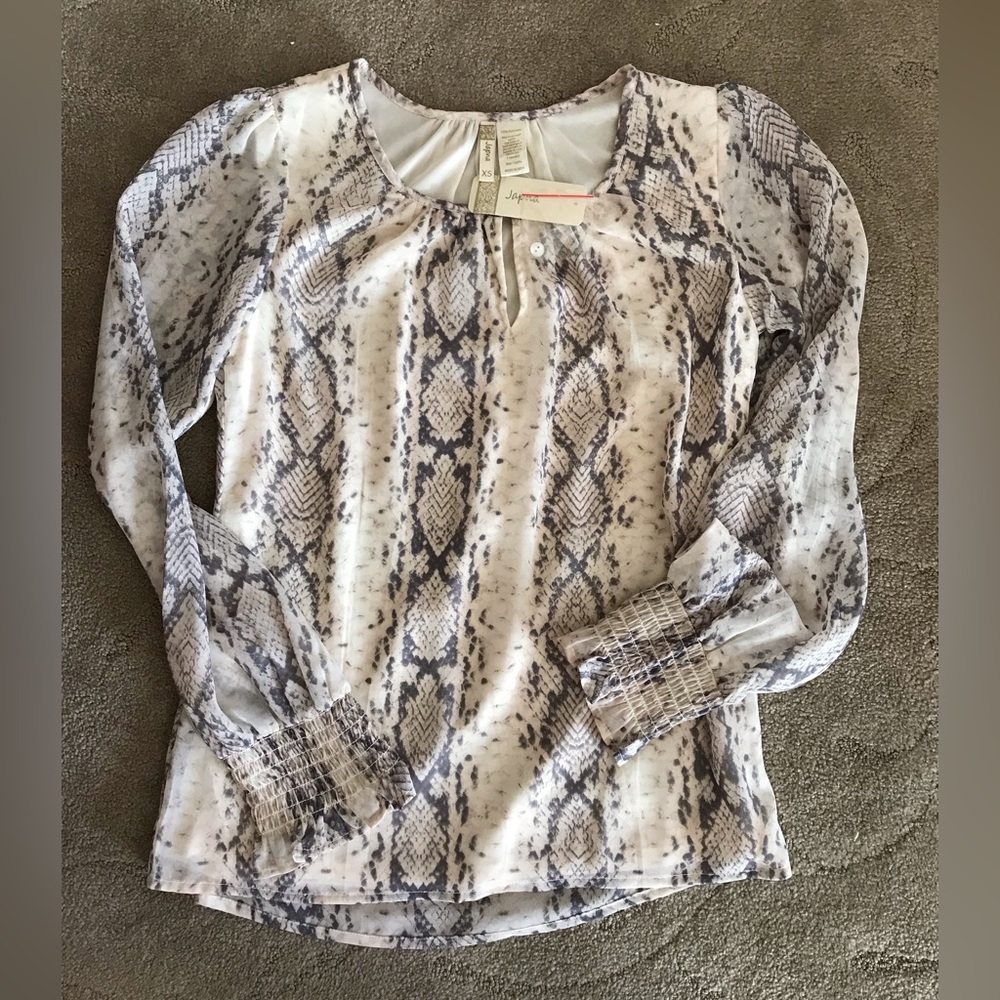 Japna blouse. NWT Cream and Gray Leopard Design. Women’s XS